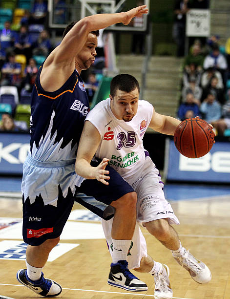 包夹下强攻 包夹下强攻