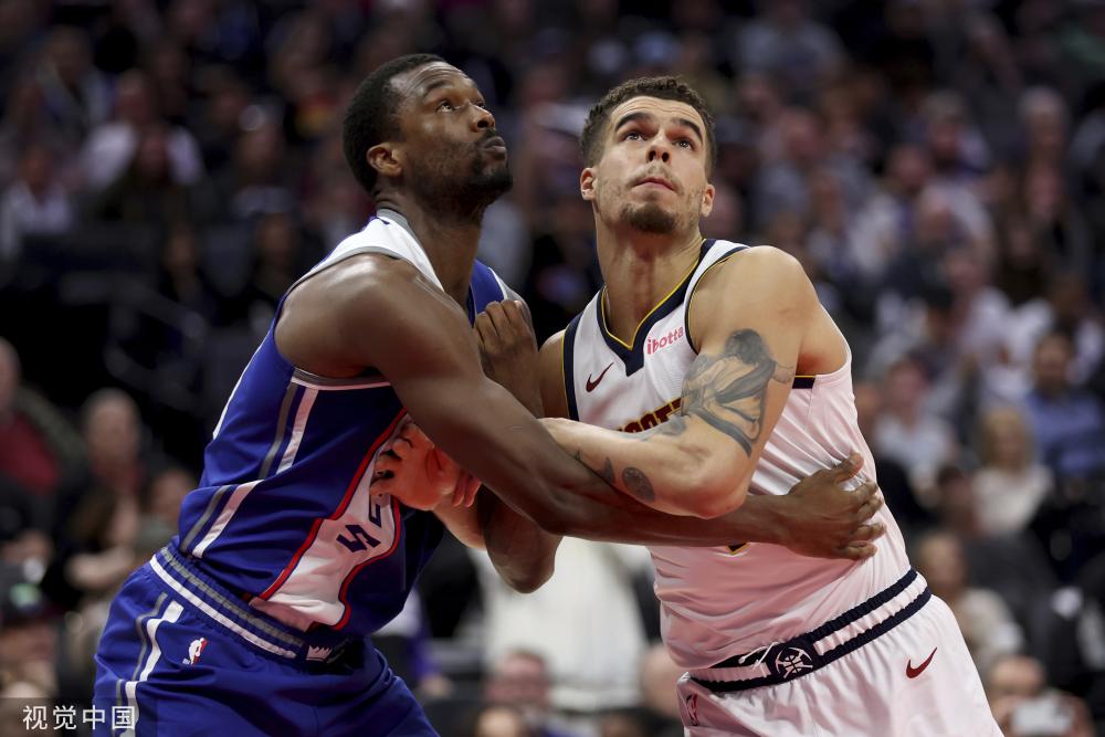 球迷们也更 球迷们也更