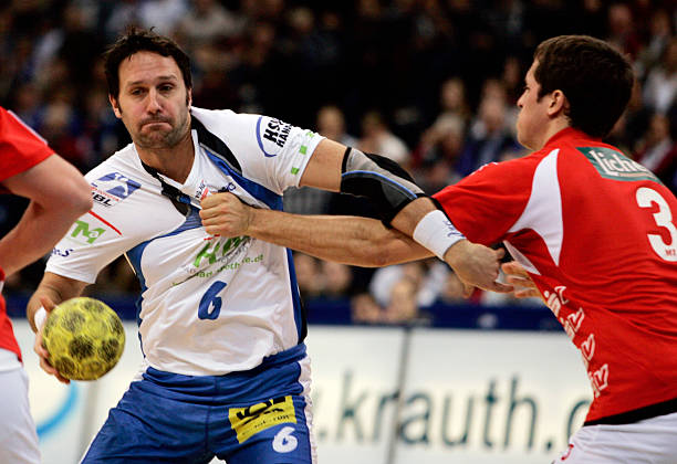 表现得更为 表现得更为