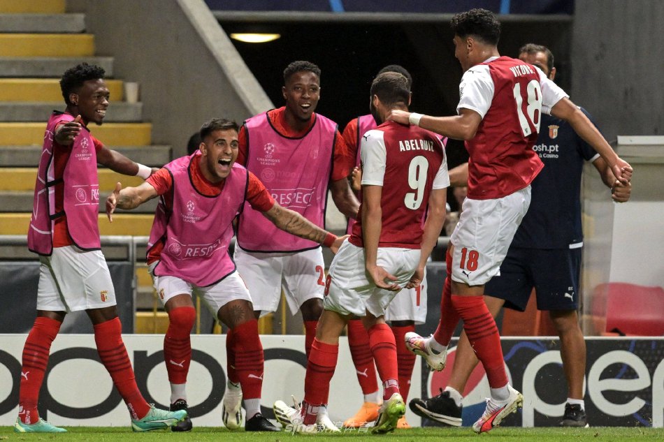 于她对场地 于她对场地